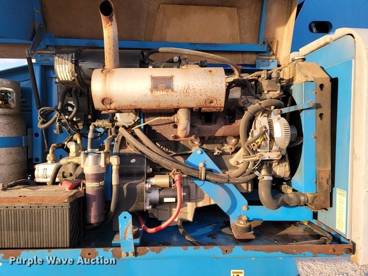 image for item KN9626 2001 Genie S-60  boom lift