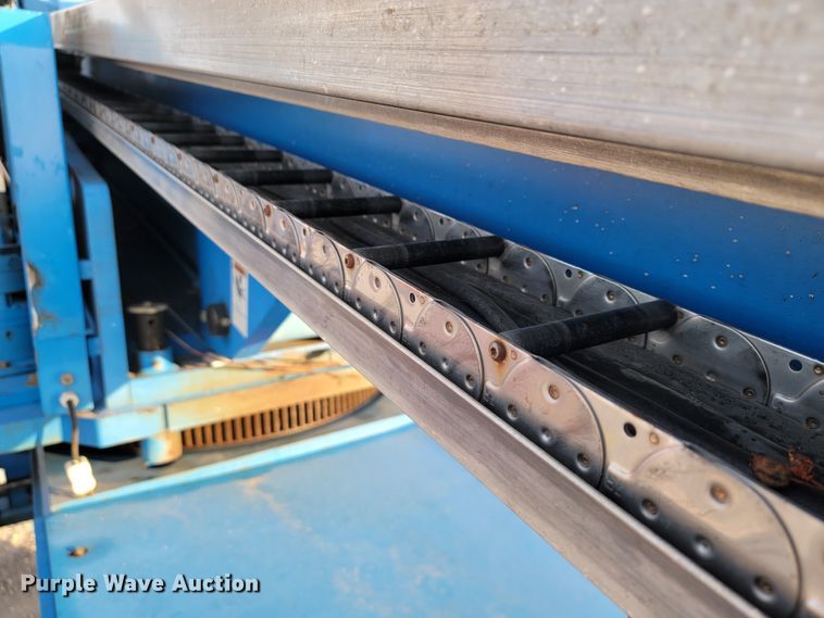 image for item KN9626 2001 Genie S-60  boom lift