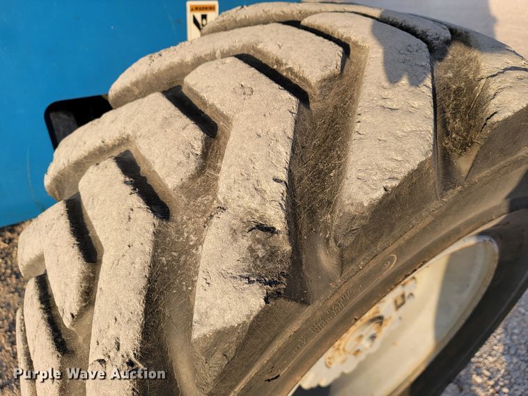 image for item KN9626 2001 Genie S-60  boom lift