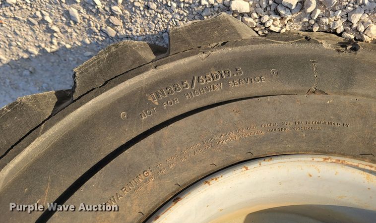 image for item KN9626 2001 Genie S-60  boom lift