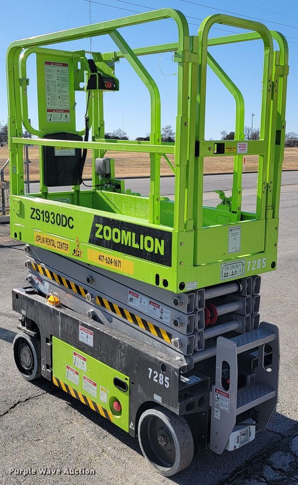 image for item KN9651 2021 Zoomlion ZS1930DC  scissor lift