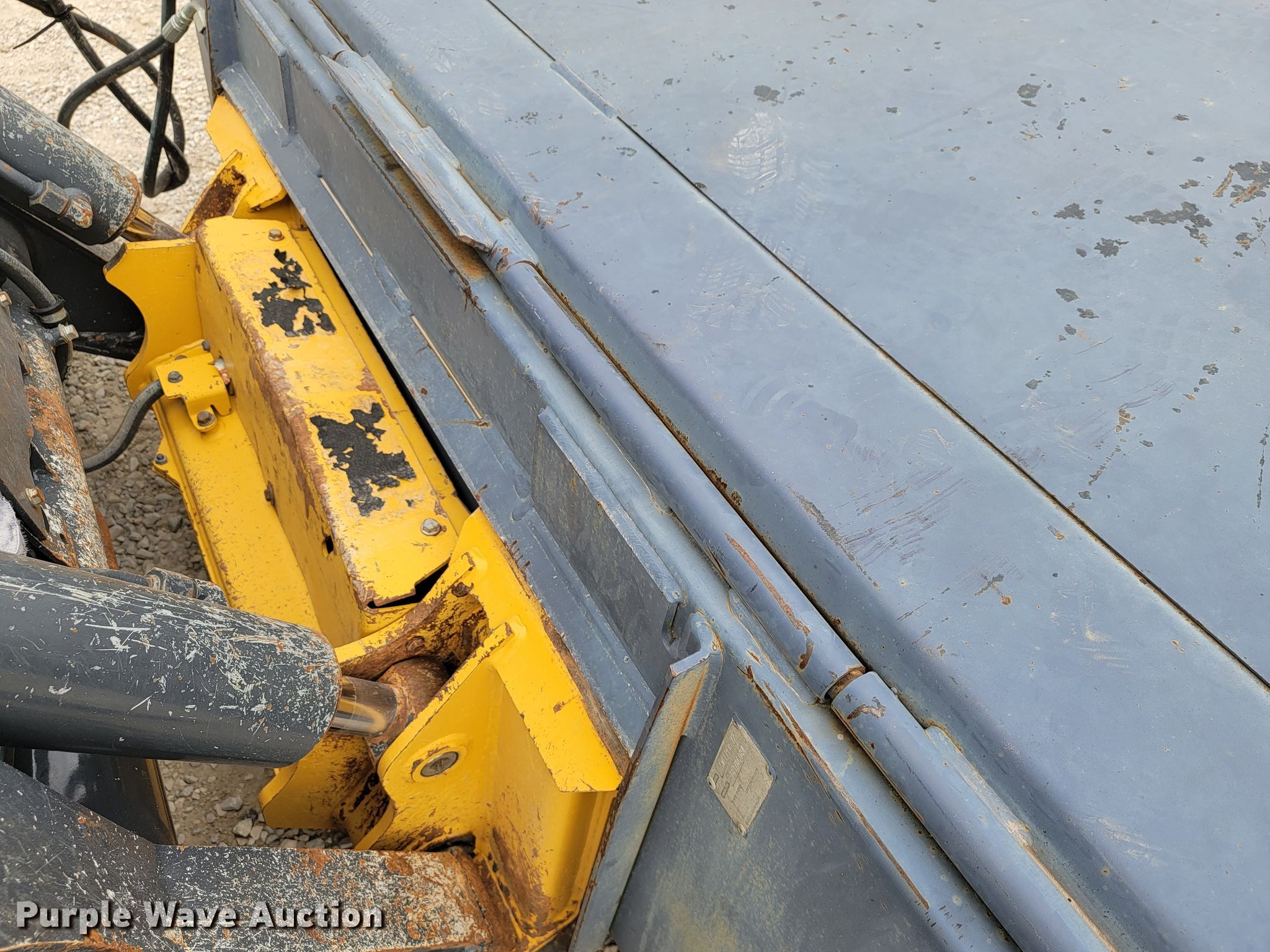 Sweeper 72 skid steer broom in Joplin, MO Item KN9602 sold Purple Wave