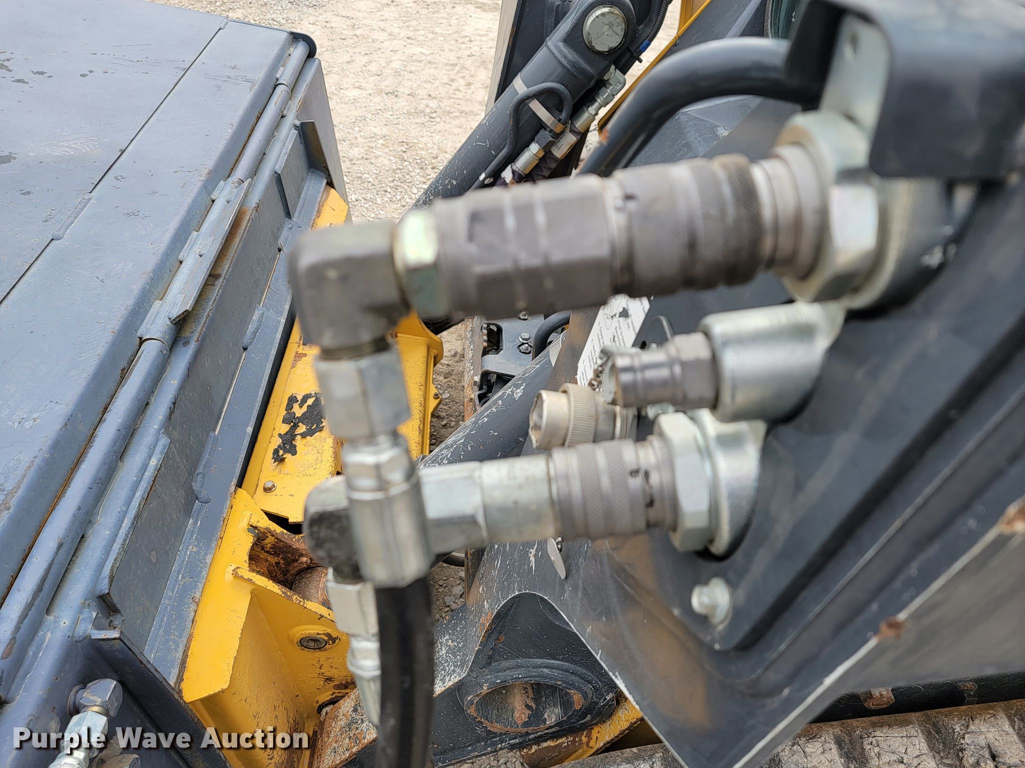 Sweeper 72 skid steer broom in Joplin, MO Item KN9602 sold Purple Wave