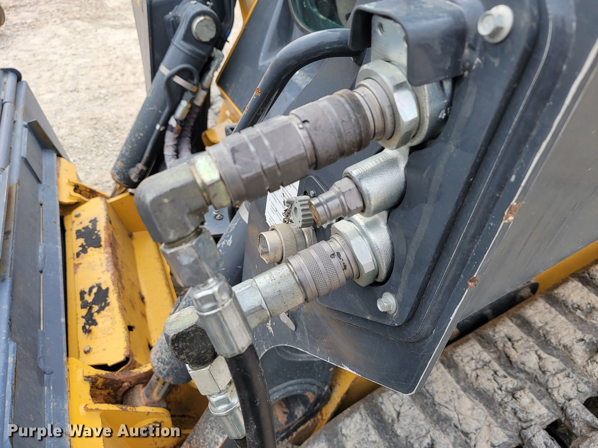 Sweeper 72 skid steer broom in Joplin, MO Item KN9602 sold Purple Wave
