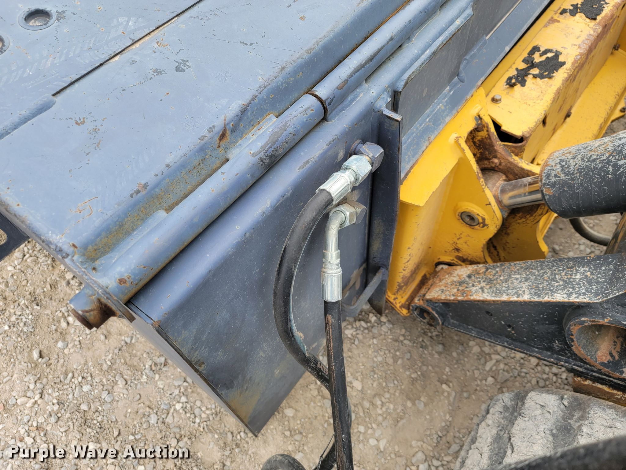 Sweeper 72 skid steer broom in Joplin, MO Item KN9602 sold Purple Wave