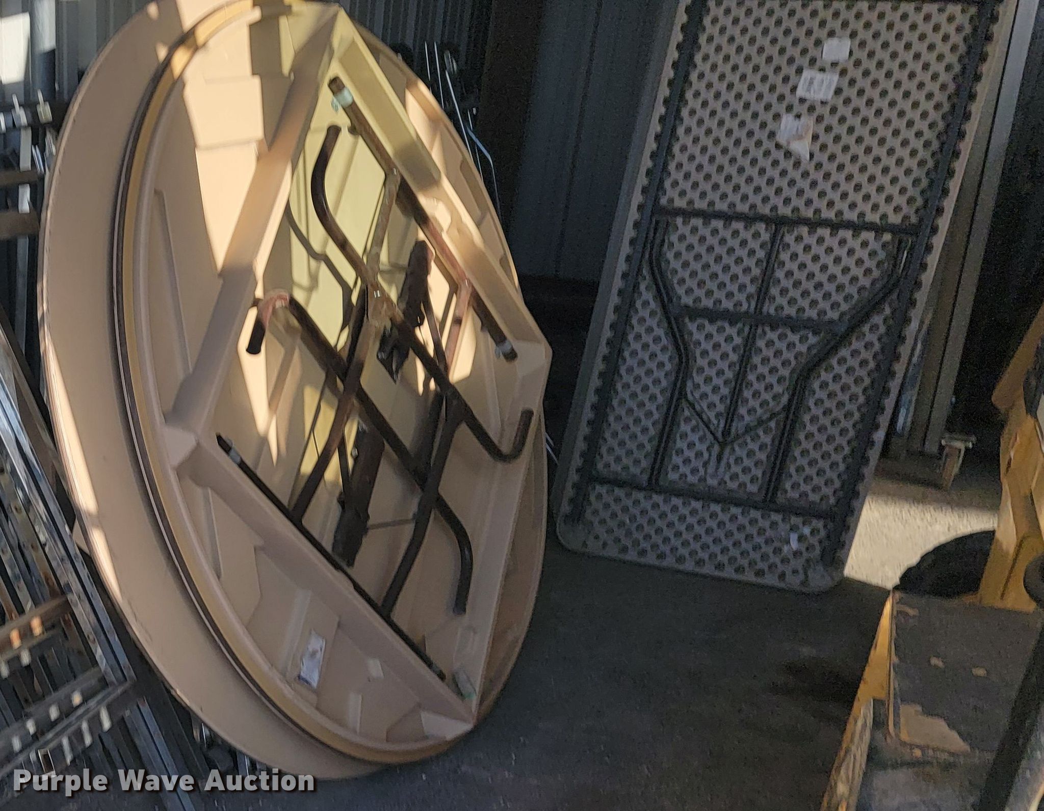 Furniture in Joplin, MO Item KN9644 sold Purple Wave