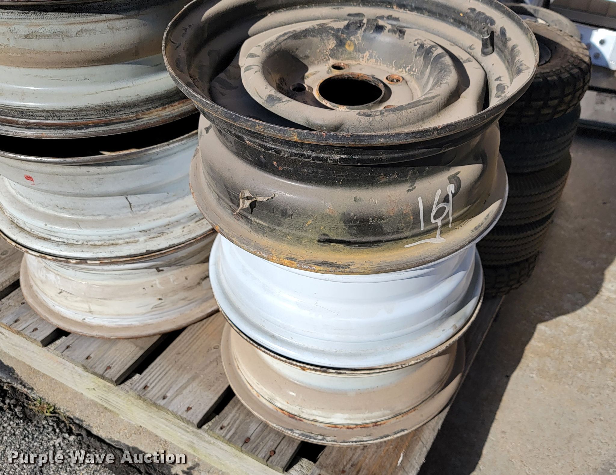 Tires and wheels in Joplin, MO Item KN9674 sold Purple Wave