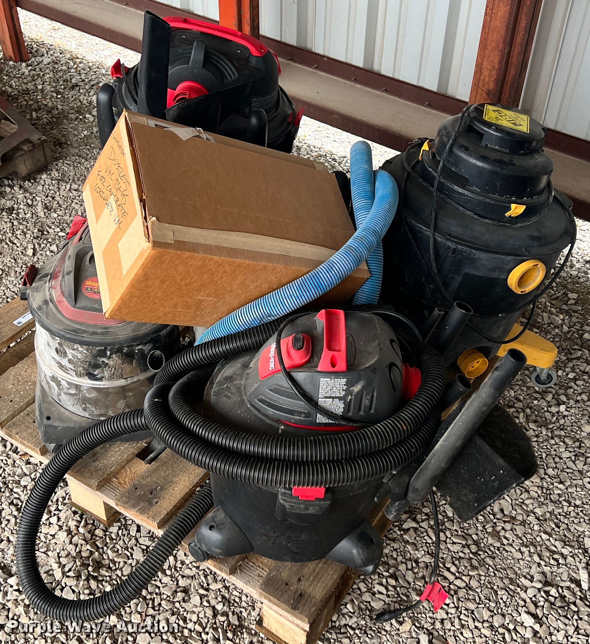 (4) vacuums in Joplin, MO Item KN9725 sold Purple Wave