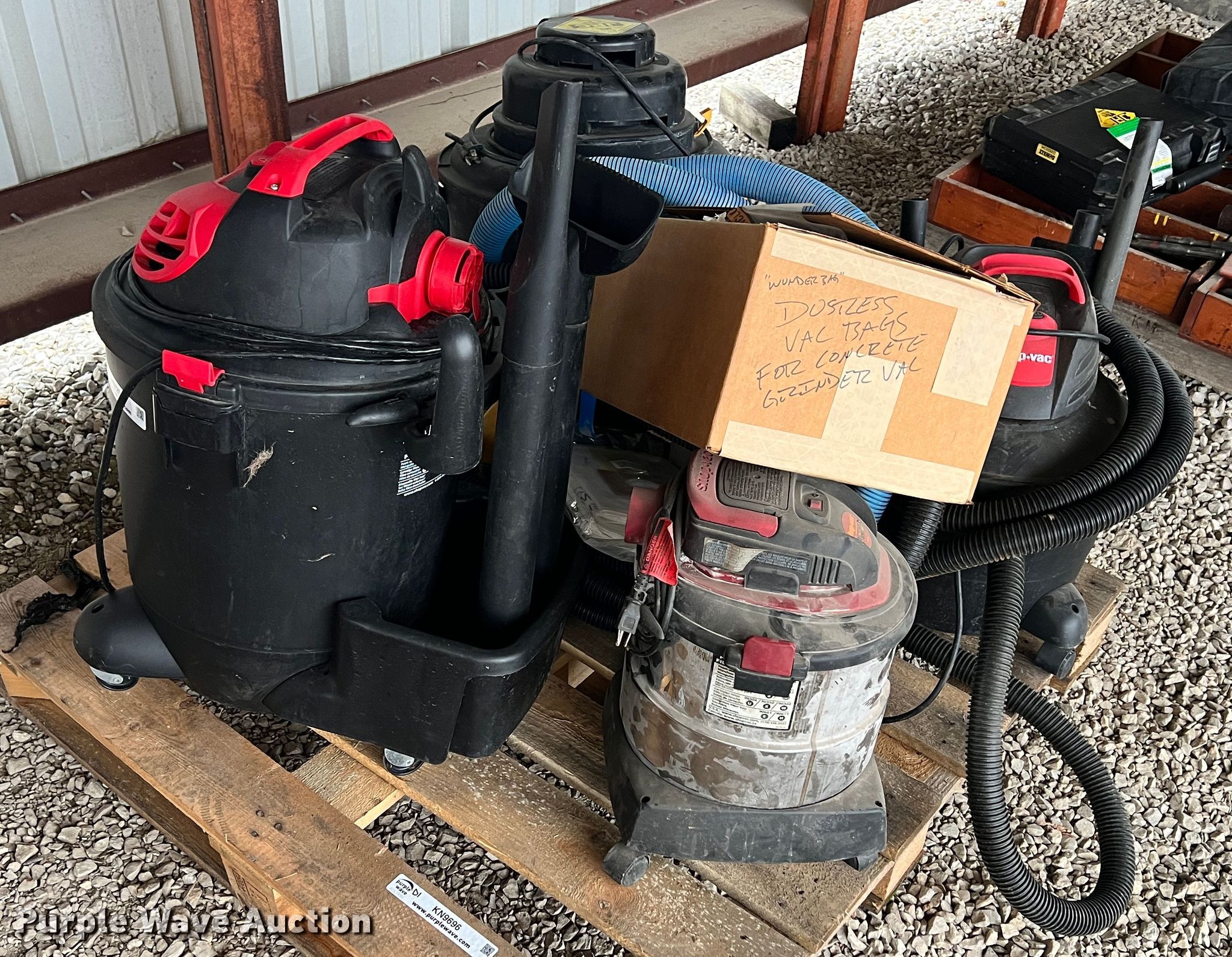 (4) vacuums in Joplin, MO Item KN9725 sold Purple Wave