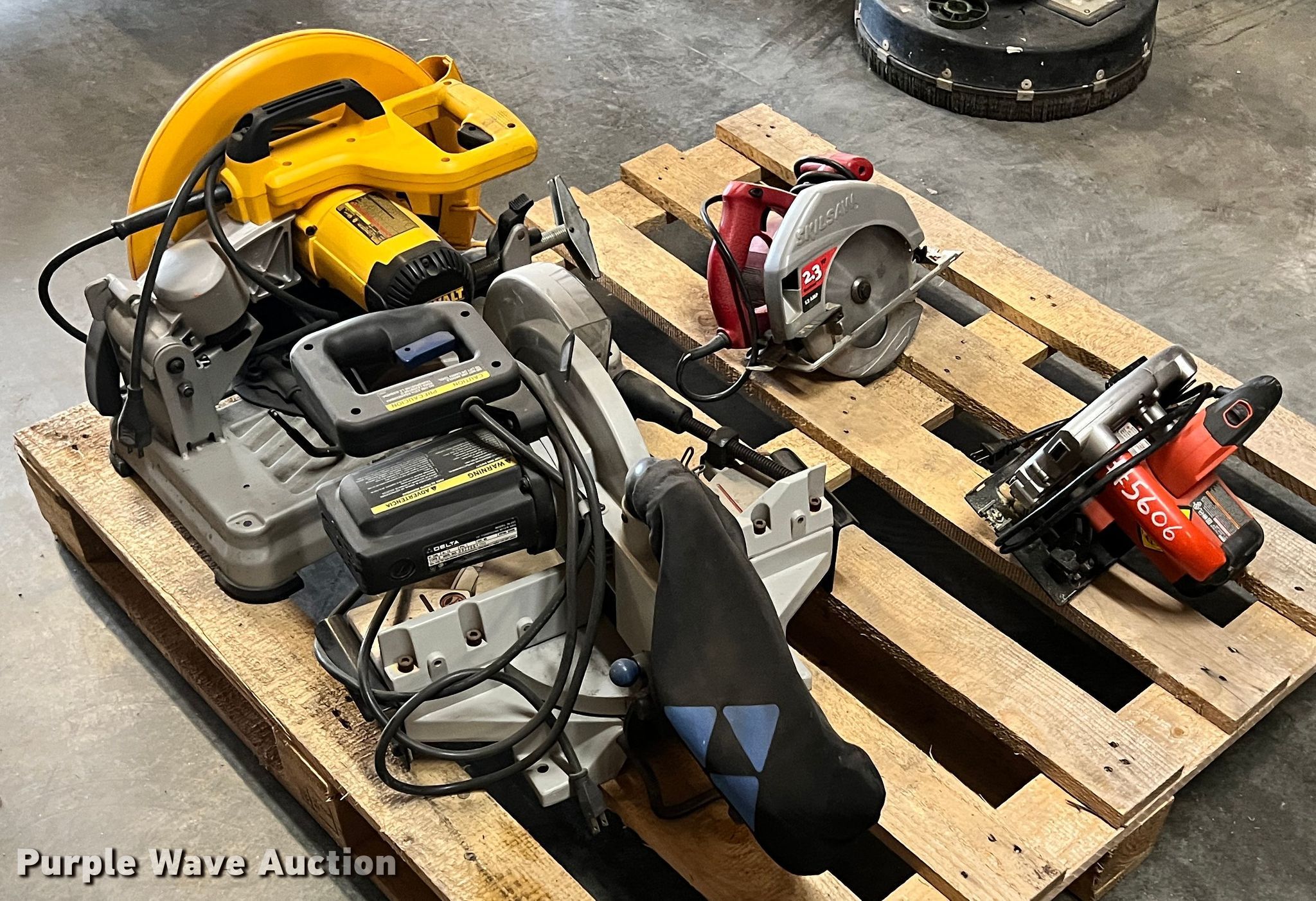 Tools in Joplin, MO Item KN9753 sold Purple Wave