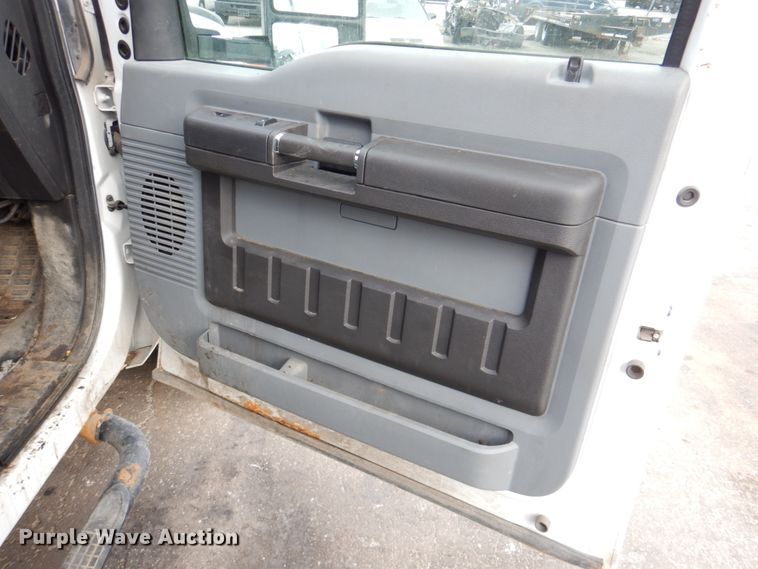 image for item DN2576 2011 Ford F350 Super Duty  dump bed pickup truck