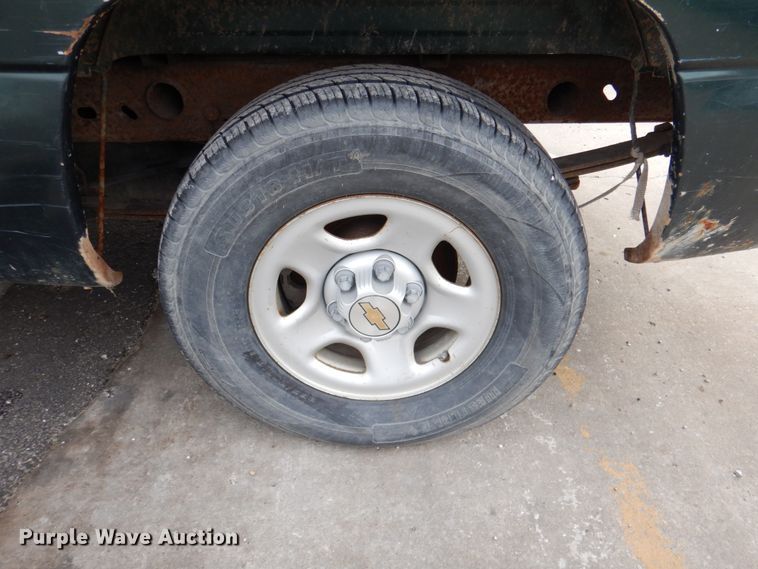 image for item DN2580 2002 Chevrolet Silverado 1500  pickup truck