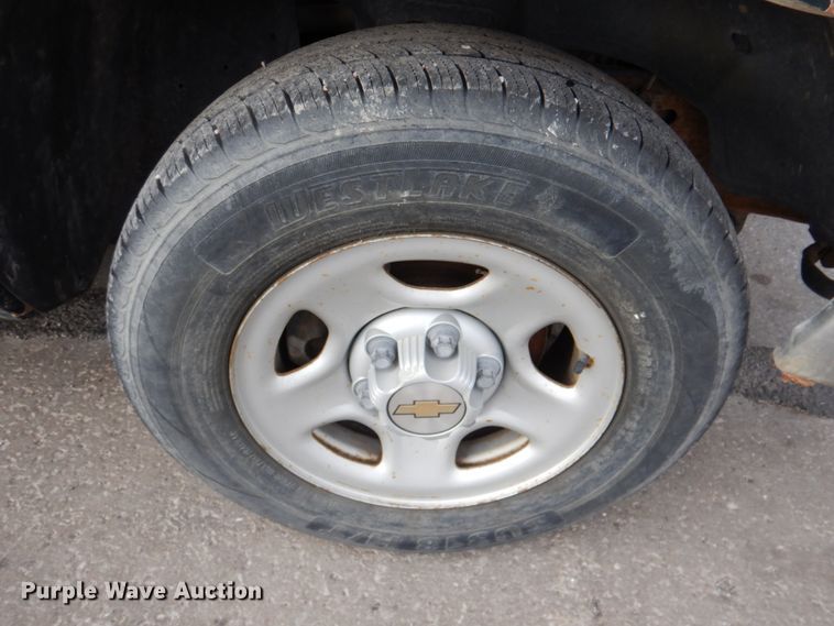 image for item DN2580 2002 Chevrolet Silverado 1500  pickup truck