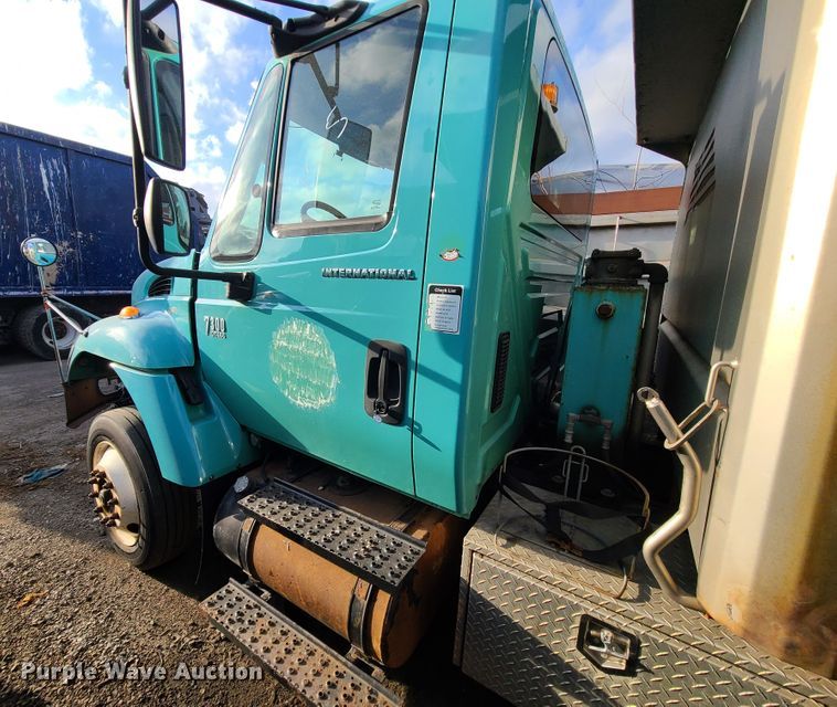 image for item DN2583 2007 International 7300  dump truck