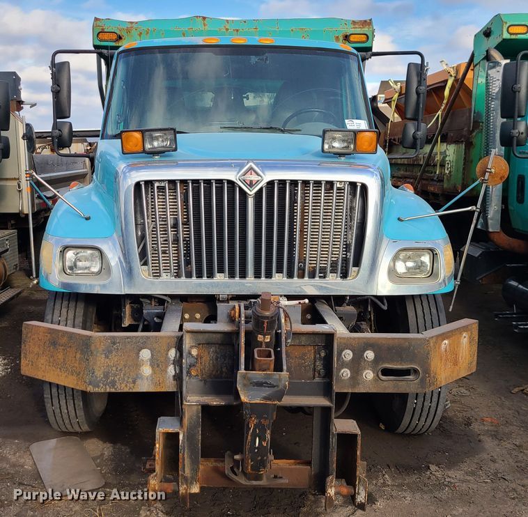image for item DN2584 2004 International 7300  dump truck