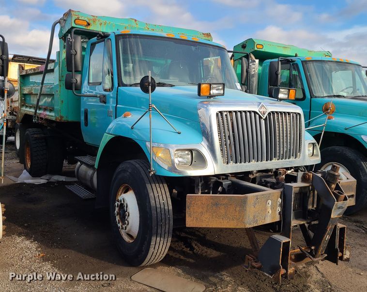 image for item DN2584 2004 International 7300  dump truck