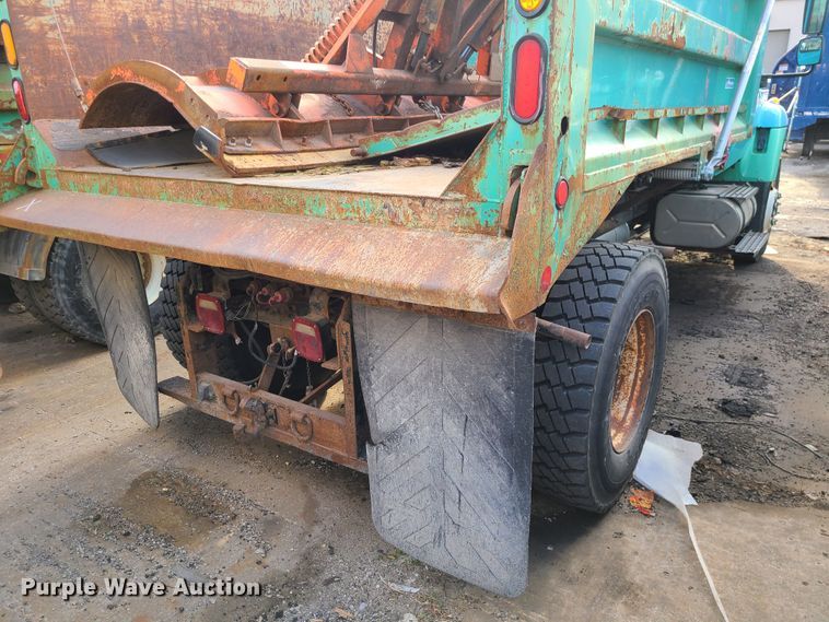 image for item DN2584 2004 International 7300  dump truck