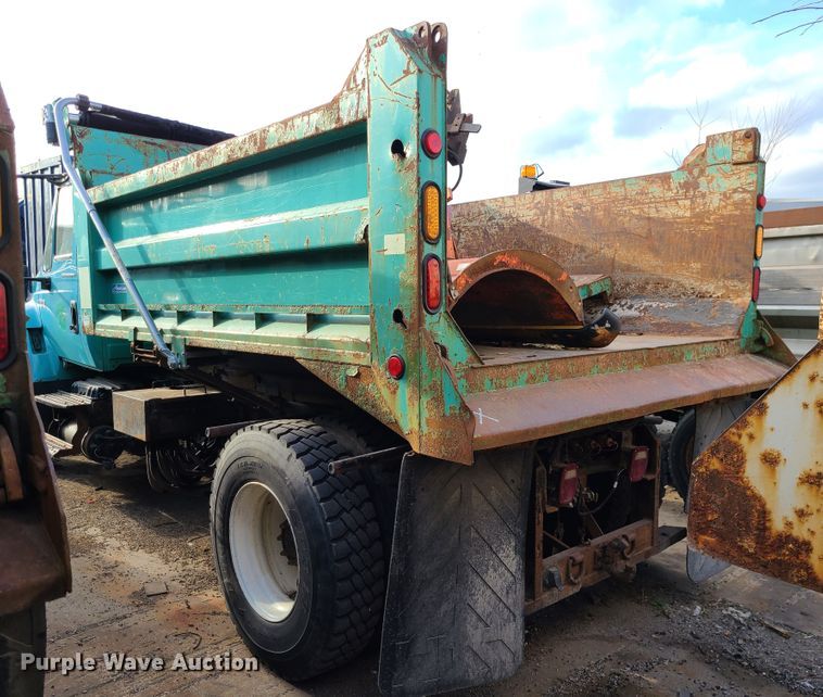 image for item DN2584 2004 International 7300  dump truck