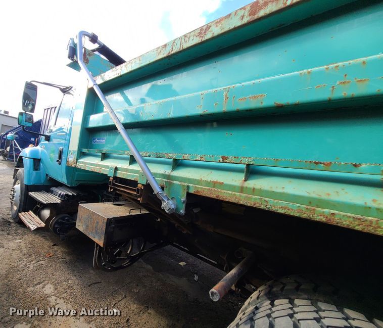 image for item DN2584 2004 International 7300  dump truck