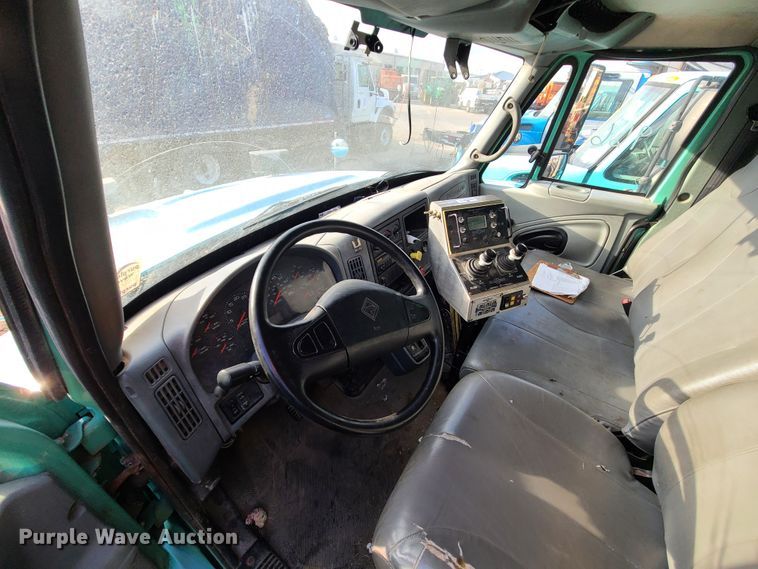 image for item DN2584 2004 International 7300  dump truck