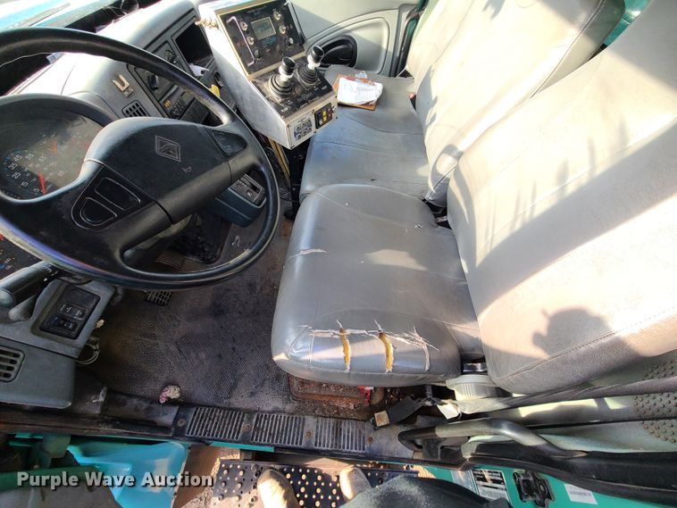 image for item DN2584 2004 International 7300  dump truck