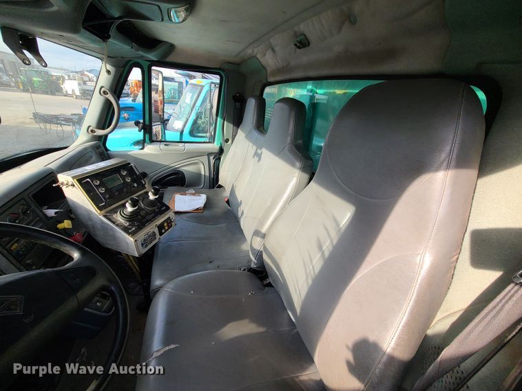 image for item DN2584 2004 International 7300  dump truck