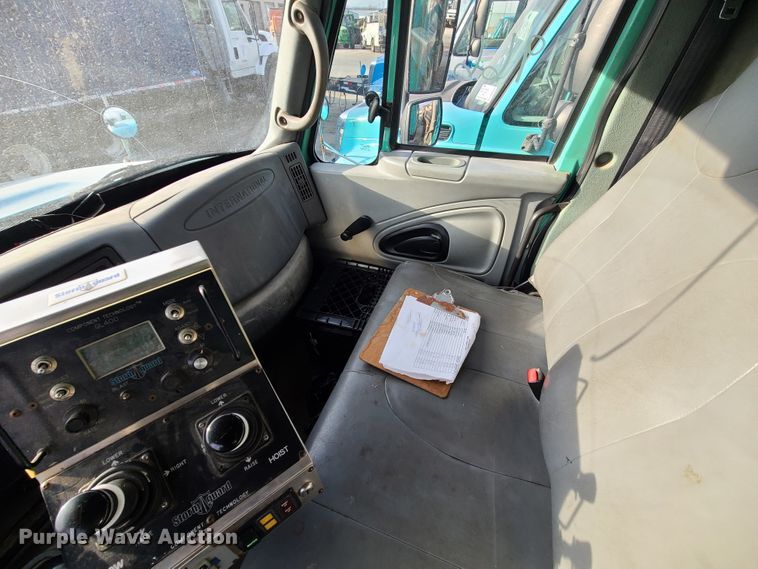 image for item DN2584 2004 International 7300  dump truck