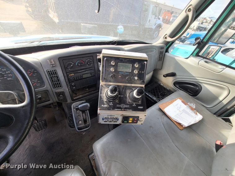 image for item DN2584 2004 International 7300  dump truck