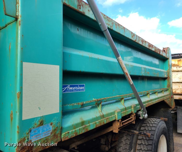 image for item DN2584 2004 International 7300  dump truck