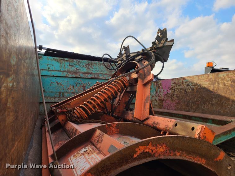 image for item DN2584 2004 International 7300  dump truck