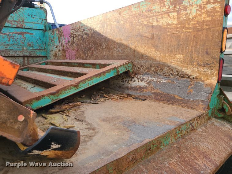 image for item DN2584 2004 International 7300  dump truck