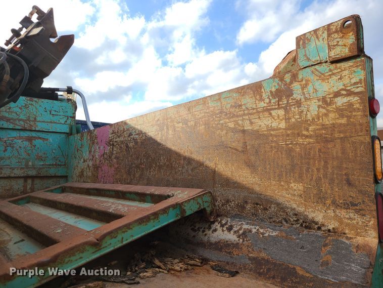 image for item DN2584 2004 International 7300  dump truck