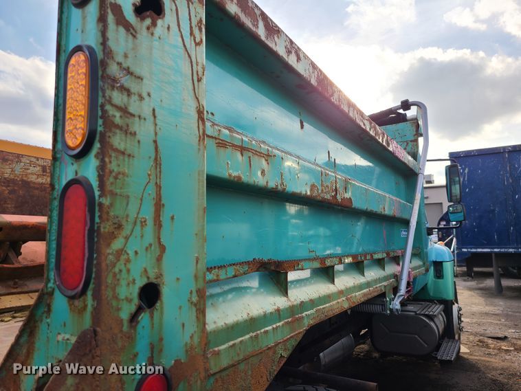 image for item DN2584 2004 International 7300  dump truck