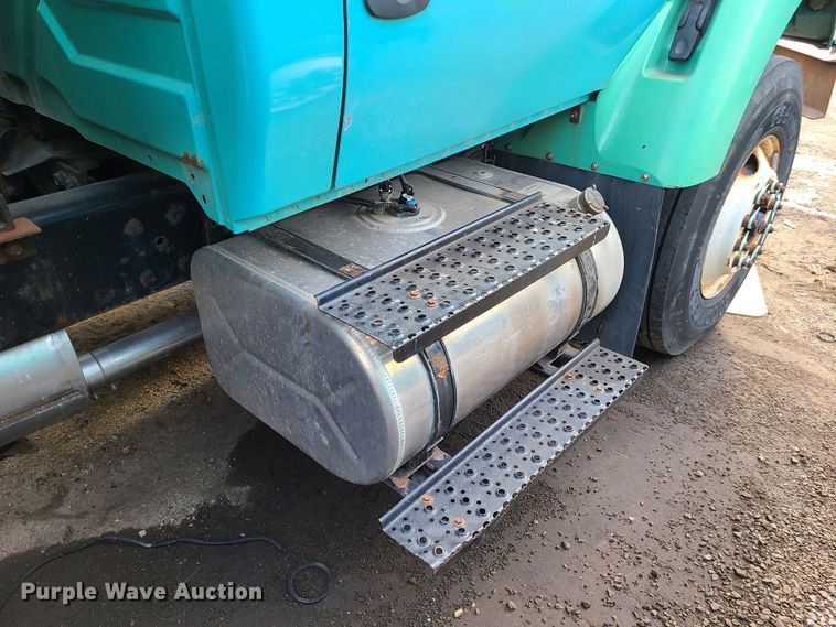 image for item DN2584 2004 International 7300  dump truck