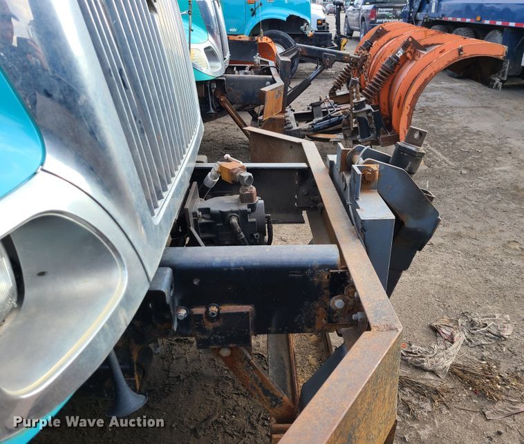 image for item DN2584 2004 International 7300  dump truck