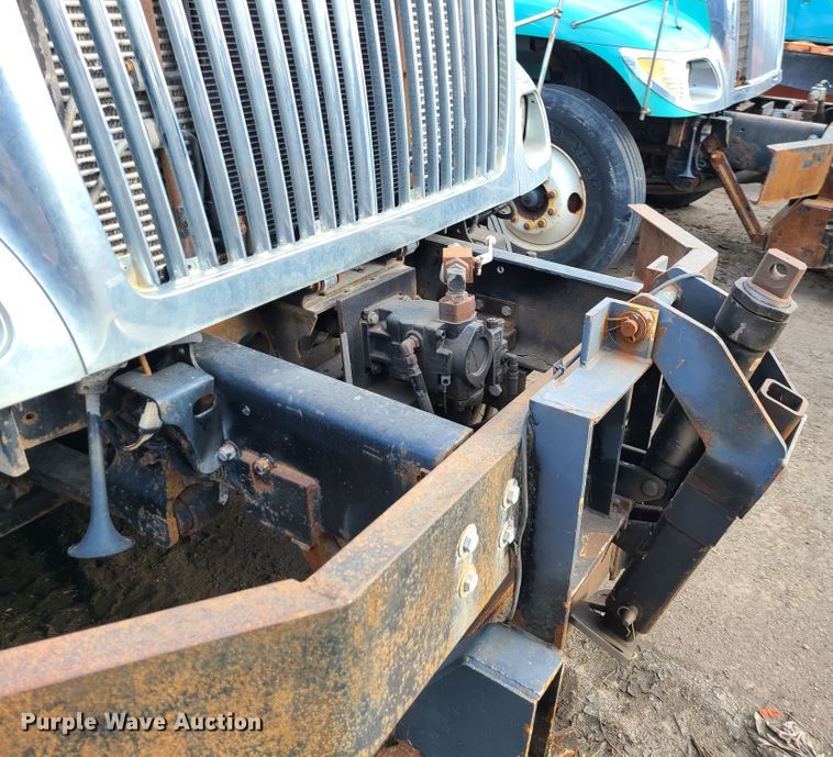 image for item DN2584 2004 International 7300  dump truck