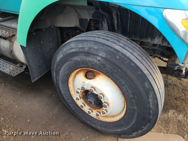 image for item DN2584 2004 International 7300  dump truck