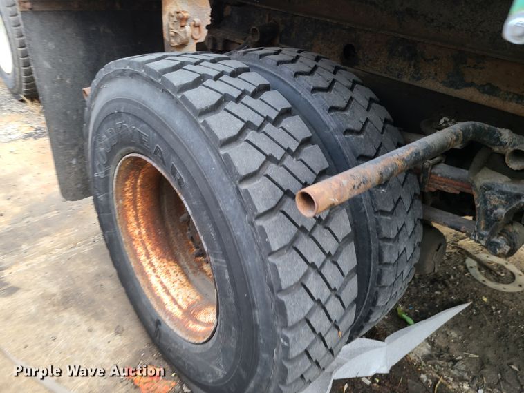 image for item DN2584 2004 International 7300  dump truck