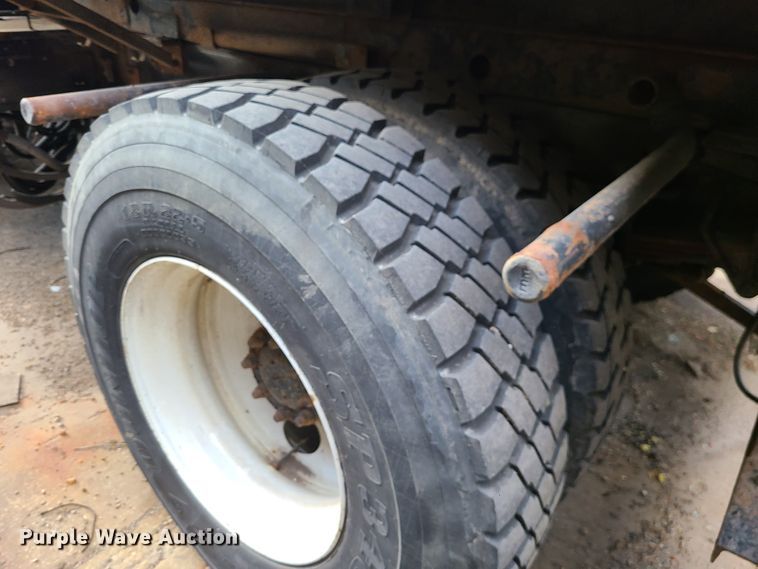 image for item DN2584 2004 International 7300  dump truck