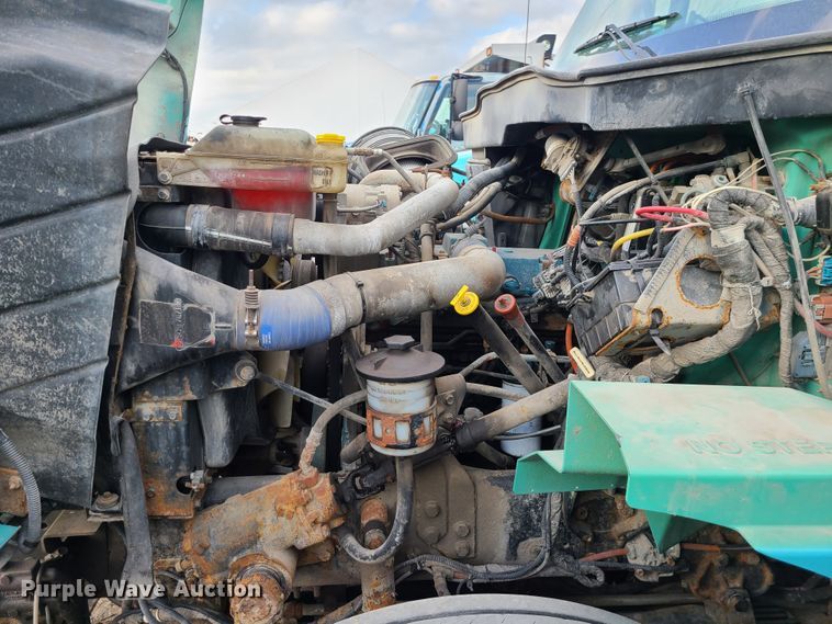 image for item DN2584 2004 International 7300  dump truck