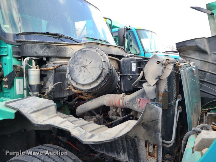 image for item DN2584 2004 International 7300  dump truck