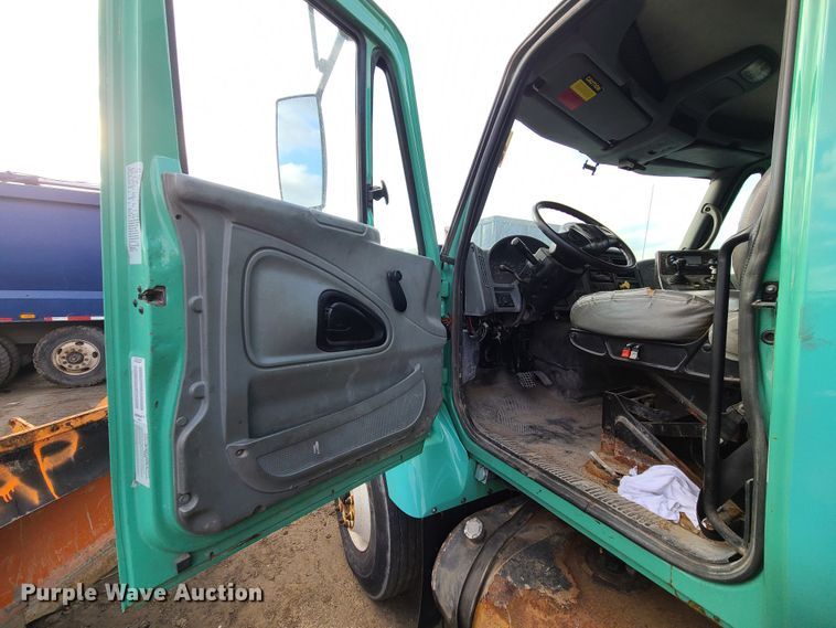 image for item DN2585 2007 International 7400  dump truck