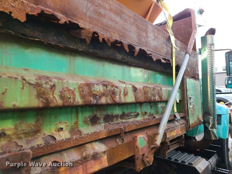 image for item DN2585 2007 International 7400  dump truck