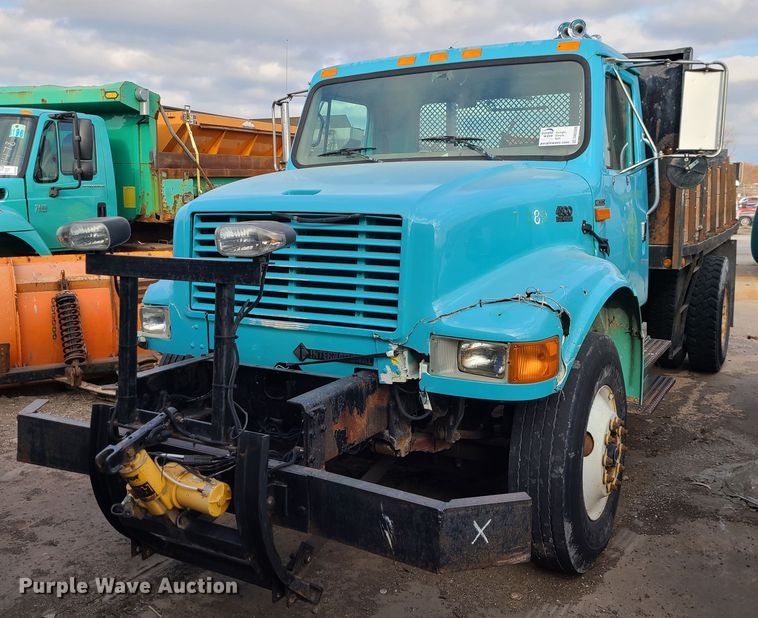 image for item DN2586 2001 International 4900  dump flatbed truck