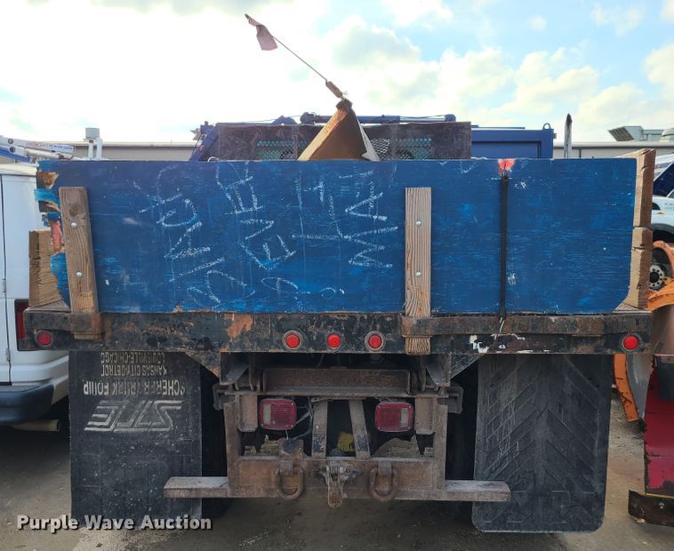 image for item DN2586 2001 International 4900  dump flatbed truck