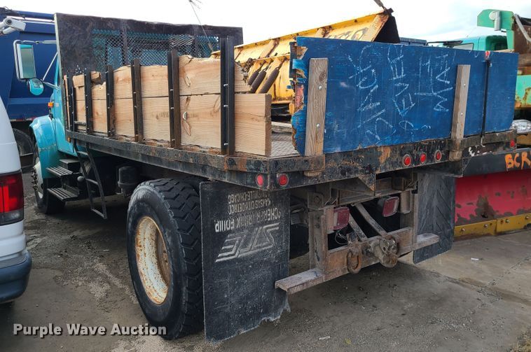 image for item DN2586 2001 International 4900  dump flatbed truck