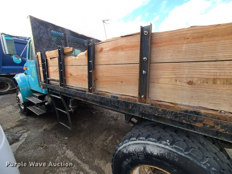 image for item DN2586 2001 International 4900  dump flatbed truck