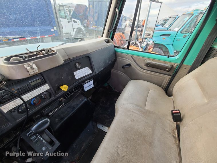 image for item DN2586 2001 International 4900  dump flatbed truck