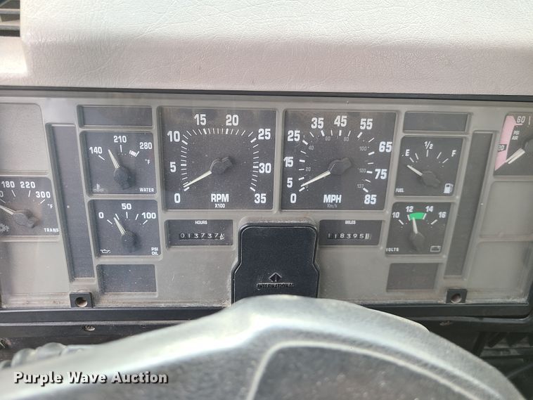 image for item DN2586 2001 International 4900  dump flatbed truck