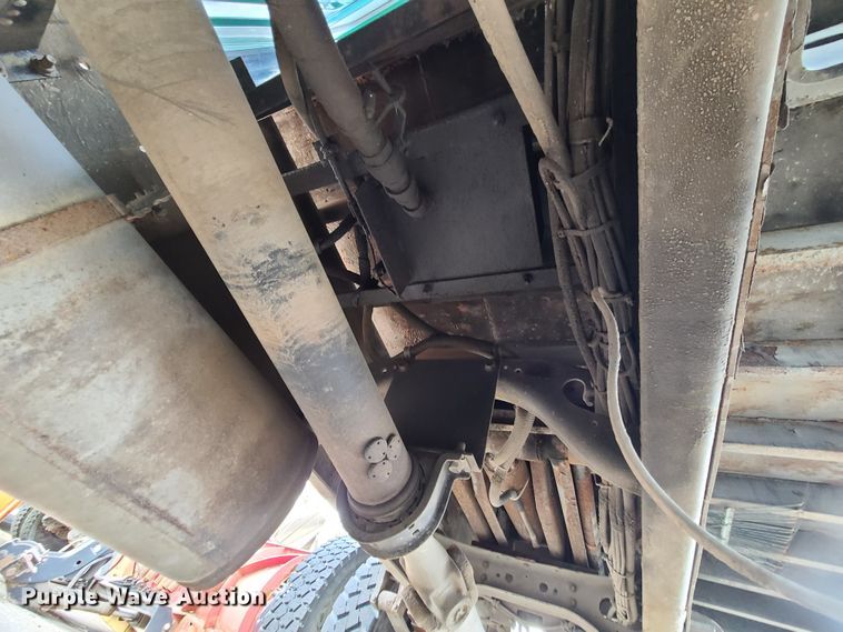 image for item DN2586 2001 International 4900  dump flatbed truck